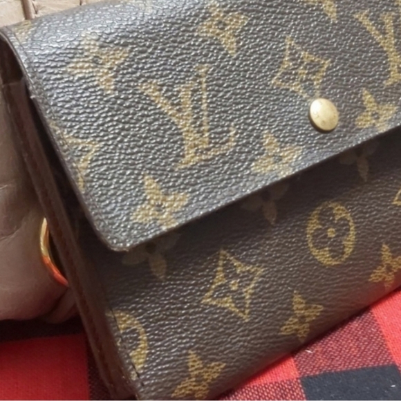 Louis Vuitton Monogram Tresor Wallet - Picture 12 of 14